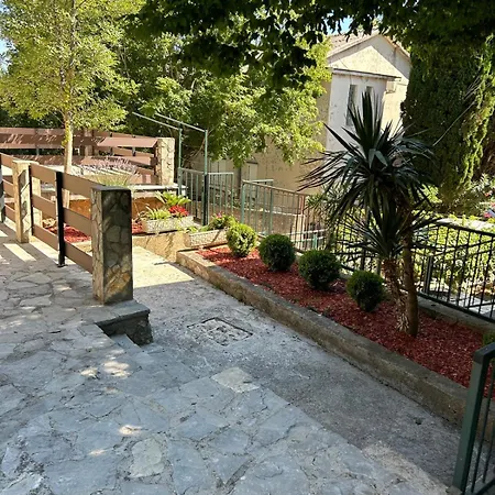 Kuca Maslina Holiday home *